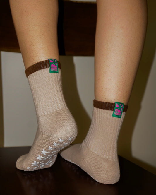 GET A GRIP in Classic Brown
